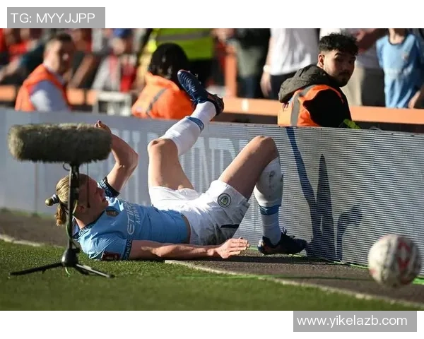 足球球星训练场意外受伤 伤情严重或影响未来比赛表现